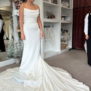 NEVER WORN Wedding Dress